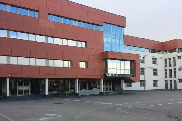 Proteste la Școala Ion Agârbiceanu din Mărăști! Elevii sunt mutați forțat la altă școală. Deocamdata, au ore de 40 de minute!