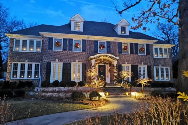 Casa aventurilor lui Kevin, de închiriat pe Airbnb. Cât costă să fii „Singur acasă” 