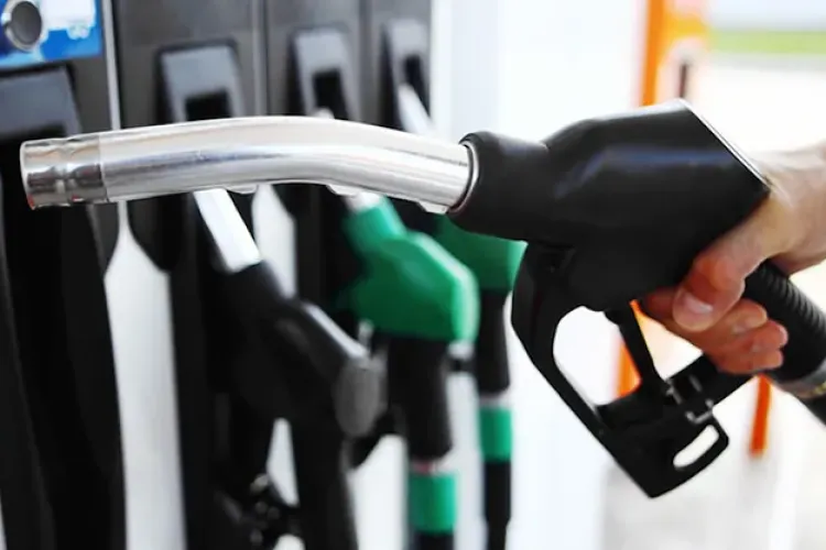 De la 1 ianuarie 2022 se scumpesc motorina și benzina 