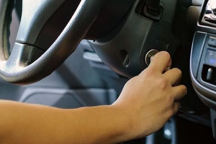 Mașină defectă pe Calea Mănăștur: Nimeni n-a dat o mâna de ajutor! 