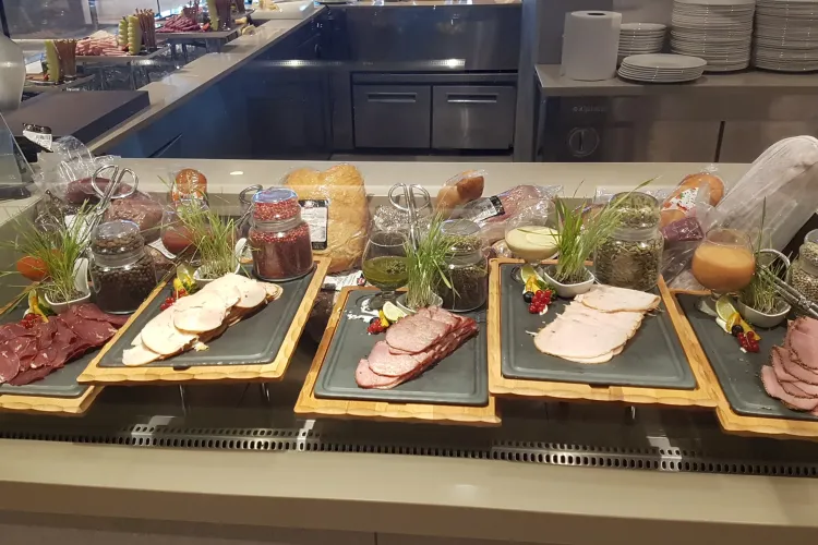 Cluj: Poliția angajează bucătari, barmani şi ospătari