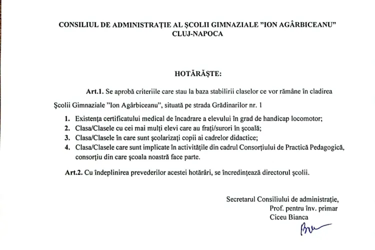 Elevii din clasa zero de la Școala Ion Agârbiceanu se mută, dar copilul directoarei nu. CA a aprobat niște reguli care permit acest lucru - FOTO