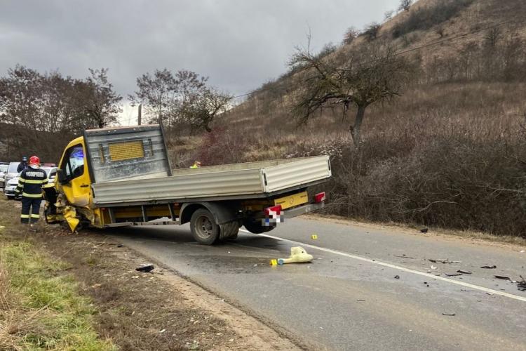 Cluj: Un bărbat a MURIT după ce a intrat pe contrasens cu mașina și s-a izbit de o autoutilitară condusă de un șofer BEAT - FOTO