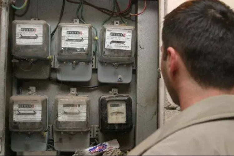 Consumatorii care nu au trecut pe piața liberă vor plăti facturi mai mari cu 85% la energia electrică