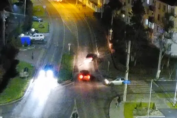 Drogat sau băut? Un șofer circula haotic prin Gherla - VIDEO