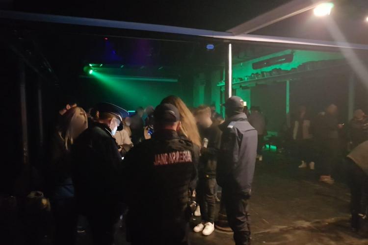 O nouă petrecere ilegală pe strada Horea, la Urania Palace. S-a făcut dosar penal și au fost amendați cu o sumă URIAȘĂ