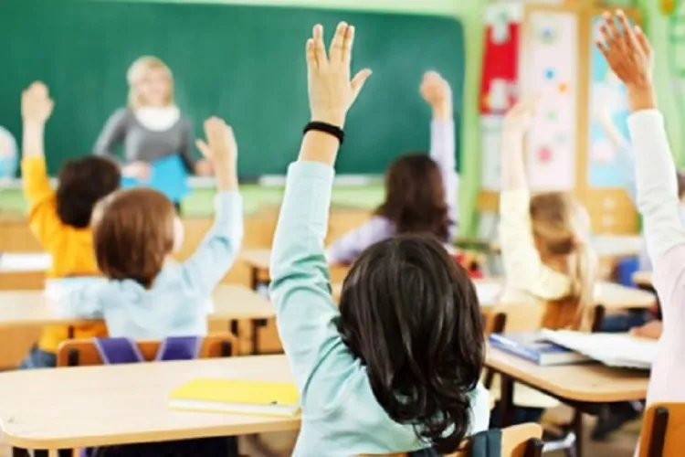  Sorin Cîmpeanu: Școala va începe cu prezenţă fizică a doua zi după ce rata de infectare în localitate coboară sub 3 la mie 