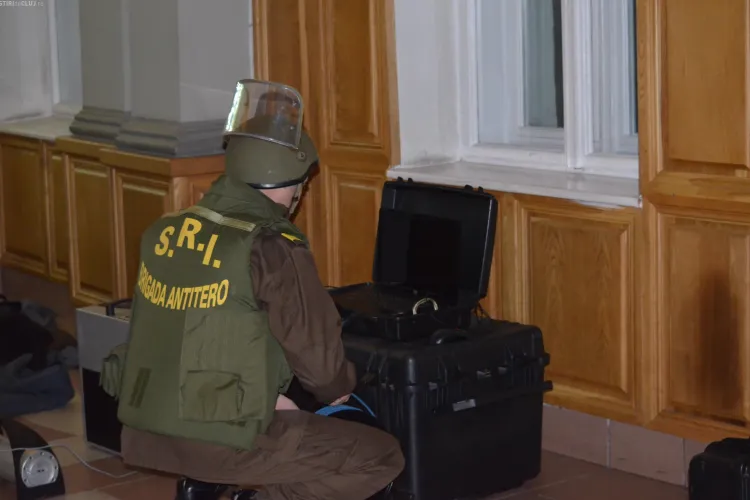 Bagaj suspect depistat in Cluj- Napoca. Au fost chemate echipajele SRI