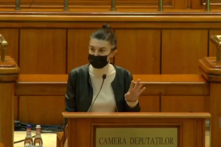 Violeta Alexandru, discurs electrizant: ”Am stat în Piata Victoriei pe frig impotriva domnului Grindeanu, pe care PNL l-a acceptat în Guvern”