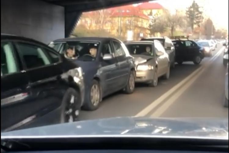 Carambol pe Calea Florești. Mai multe mașini s-au ciocnit în drum spre Cluj-Napoca - FOTO