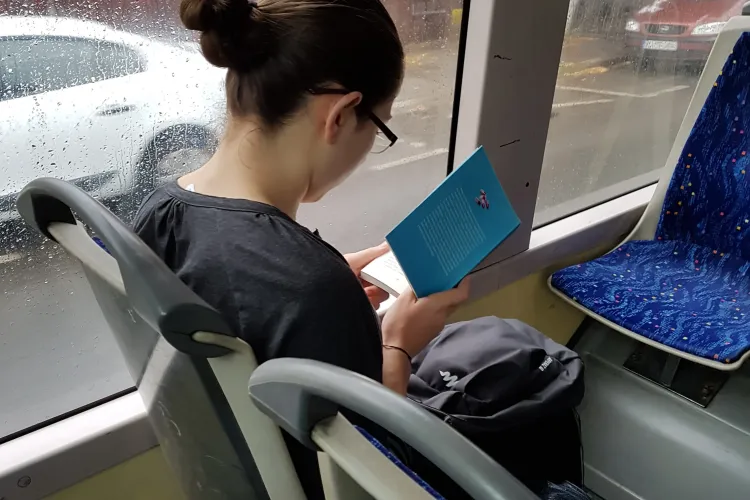 Cluj: O fetiță de 12 ani și o femeie s-au ales cu arsuri pe corp, după ce au stat pe scaunele unui autobuz - EXCLUSIV