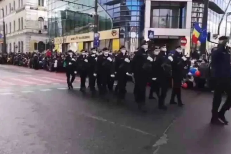 Parada de 1 decembrie de la Cluj, un dezastru. Cum şi-au bătut joc jandarmii de Ziua Naţională - VIDEO