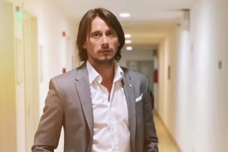 Actorul Marius Manole returnează Ordinul Meritul Cultural primit de la Iohannis, pe care îl acuză că aduce PSD - ul la guvernare