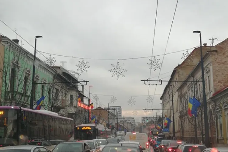 Haosul de luni dimineața, de pe Calea Moților - Calea Mănăștur. Ce va fi când mai dispar două benzi?