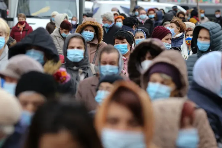 Pelerinaj cu mii de oameni la Peștera Sfântul Andrei, în plină pandemie COVID. ÎPS Teodosie a invitat credincioșii din toată țara