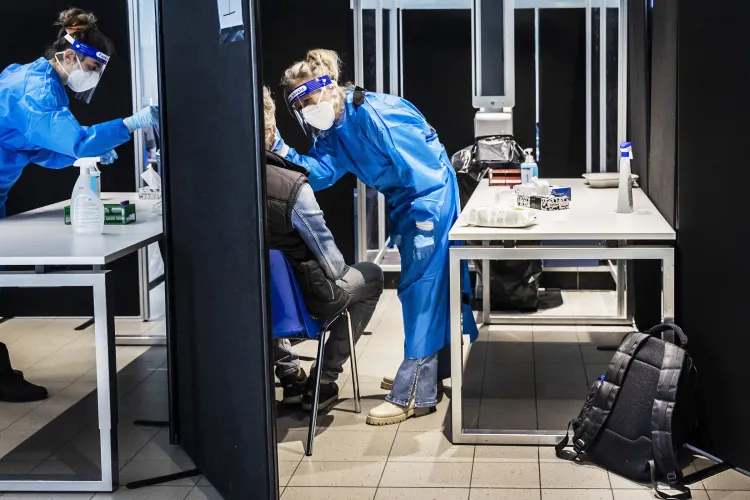 Persoanele trecute prin COVID au protecţie zero față de Omicron