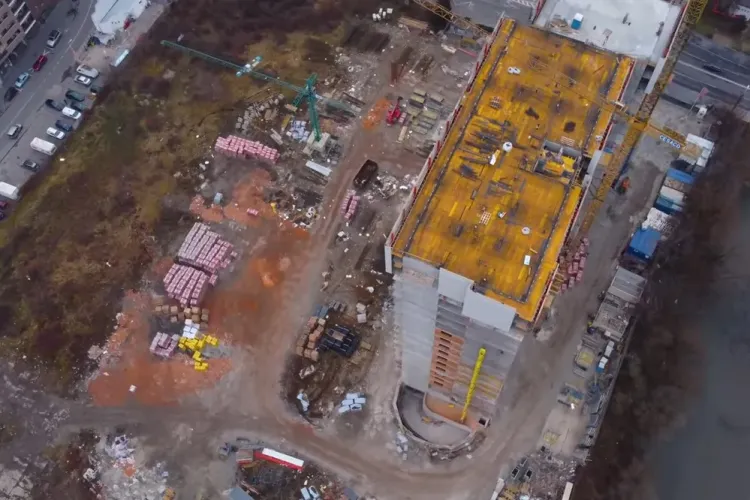 Imagini din DRONĂ cu mega blocul din Piața Abator! Boc tot amenință că va bloca toate autorizațiile din oraș - VIDEO