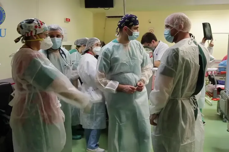 Specialist: România va ajunge la 250.000 de cazuri de COVID pe zi (inclusiv cei care nu se raportează)   