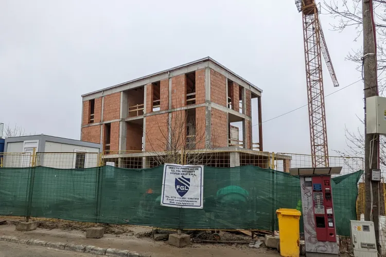 Cluj: A apărut o vilă / bloc pe Cetățuie cu 6 niveluri la demisol. Ce urmează, blocurile sub pământ? - FOTO