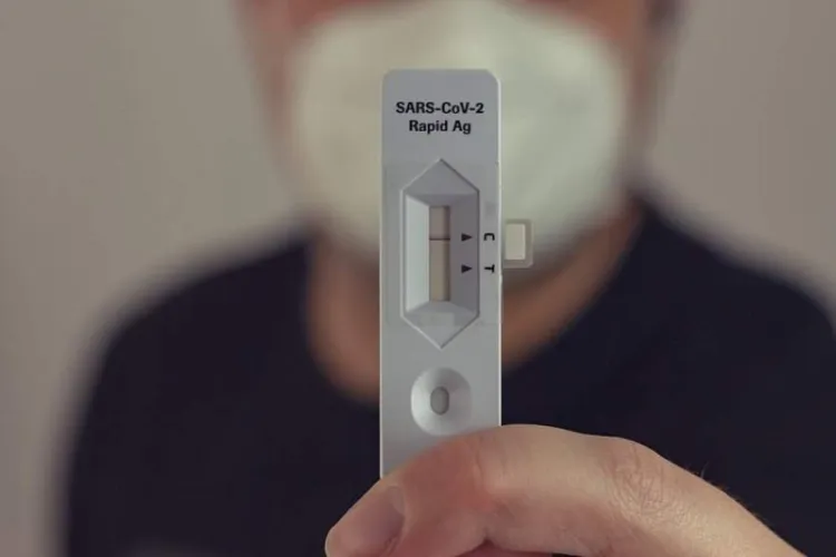 Testarea devine obligatorie la locul de muncă. Ce angajați urmează să fie testați săptămânal