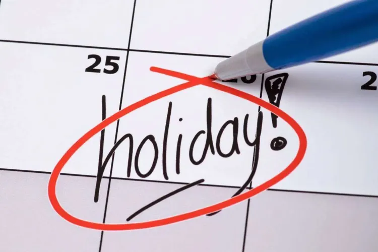 Salariații ar mai putea avea parte de o zi liberă. Care sunt condițiile?