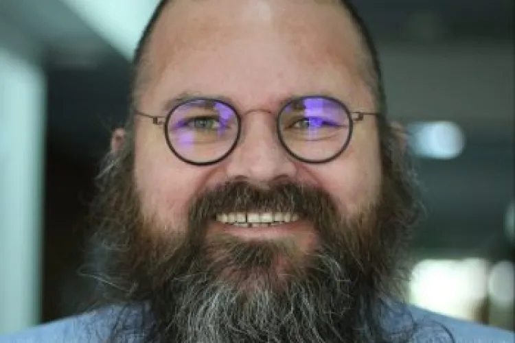 Răzvan Cherecheș despre efectul OMICRON: „Transmiterea este prin aer și la această tulpină – continuăm cu măștile, ventilația…”