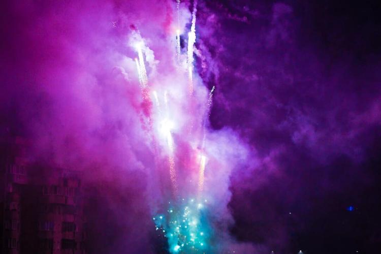 Revelion 2022! Mănășturul nu l-a ascultat pe Emil Boc. Oamenii au organizat propriul foc de artificii - FOTO 