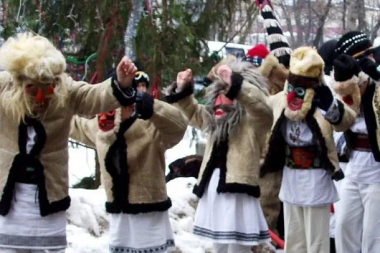 S-a lansat Plugușorul vaccinului 2022: „La COVID să îi faci felul, / Pe la prânz îți faci rapelul