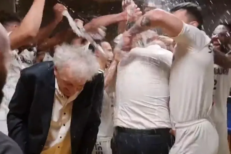 Imagini senzaționale cu bucuria din vestiarul U Banca Transilvania, după calificarea istorică de la Istanbul - VIDEO