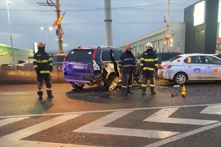 Accident cu trei masini pe Aurel Vlaicu, la Podul IRA - VIDEO