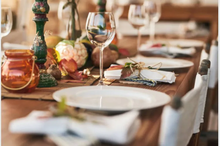 Emil Boc, dur cu cei nevaccinați: Poate la sărbătorile care vor urma, la masă veți pune mai puține farfurii