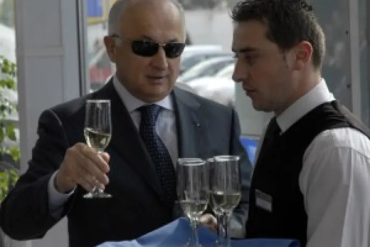 Bloc de 16 nivele în Mărăști, vis-a-vis de parkingul de pe Dorobanților, ridicat de Ovidiu Turcu