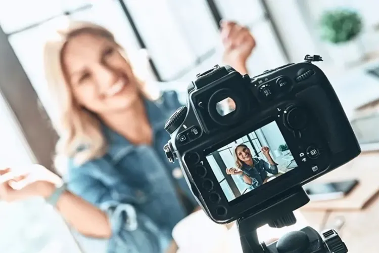 ANAF: 35 de vedete de pe YouTube și Facebook nu au plătit impozit la stat pe averile făcute