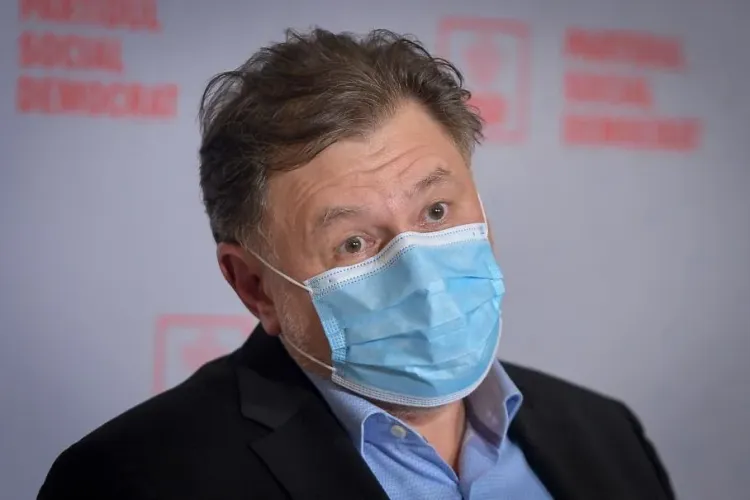  Se caută soluții pentru introducerea unor medicamente anti-COVID în farmacii. Avertismentul lui Rafila: Pot fi toxice 