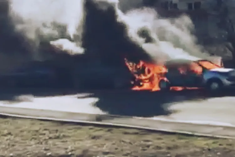 O mașină a luat foc pe strada Porumbeilor din Cluj-Napoca