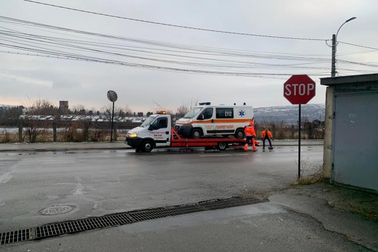 Cluj: Nu chemați ambulanța că e pe platformă! 80% dintre ambulanțele din Cluj sunt vechi - VIDEO
