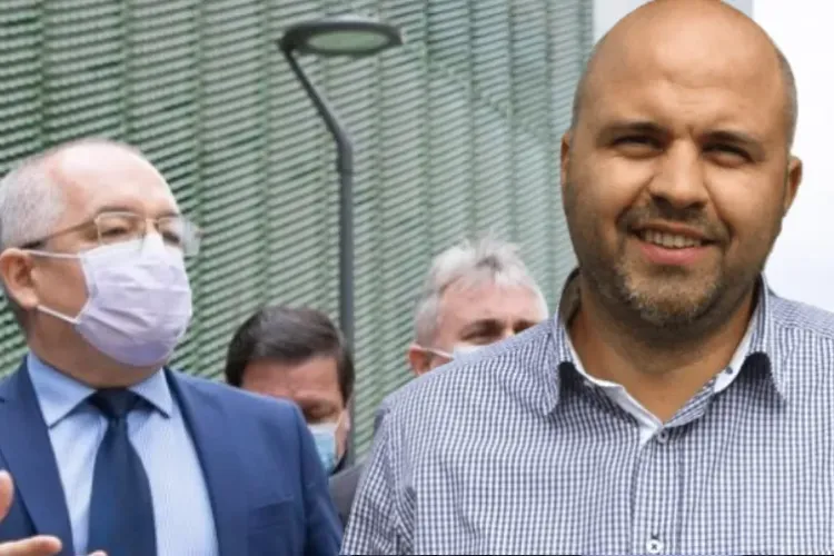 Emil Boc, răfuială cu Emanuel Ungureanu, pe tema tezei de doctorat a primarului: Ești un terchea-berchea