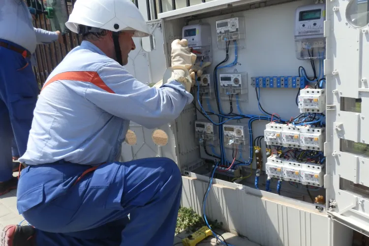 Cum explică Electrica faptul că în facturi nu apare nimic compensat sau plafonat. E haos și bătaie de joc!