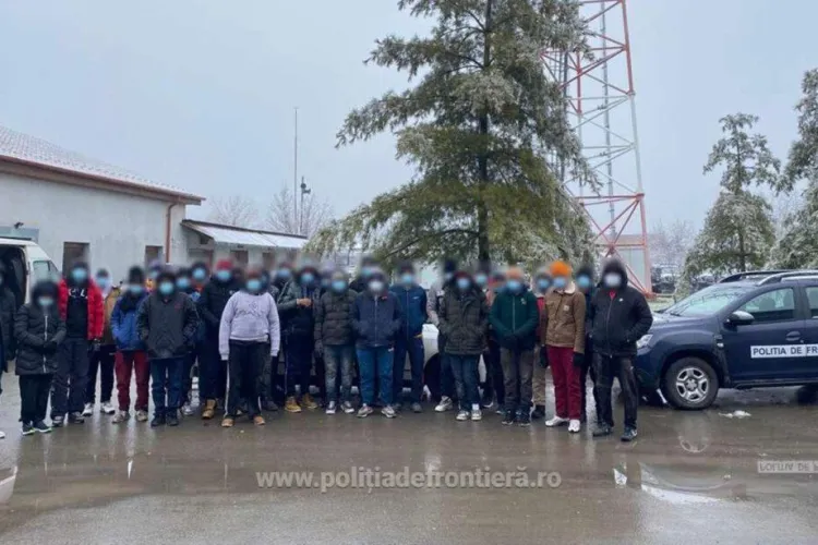 Clujean prins la frontieră cu 32 de migranți ilegali din India în mașină - FOTO