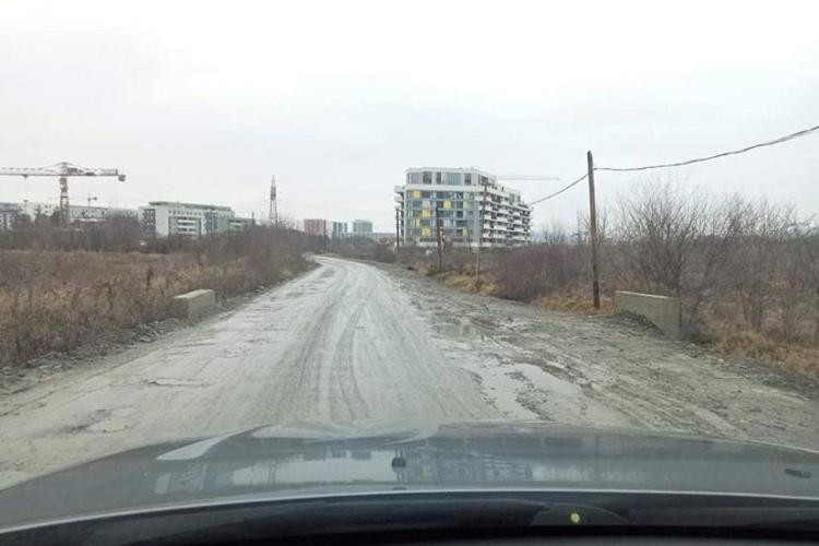 Drumul din Sopor e cimitirul mașinilor! Oamenii așteaptă o minune: Poate chiar e mai ușor să faci metrou, decât un drum - VIDEO