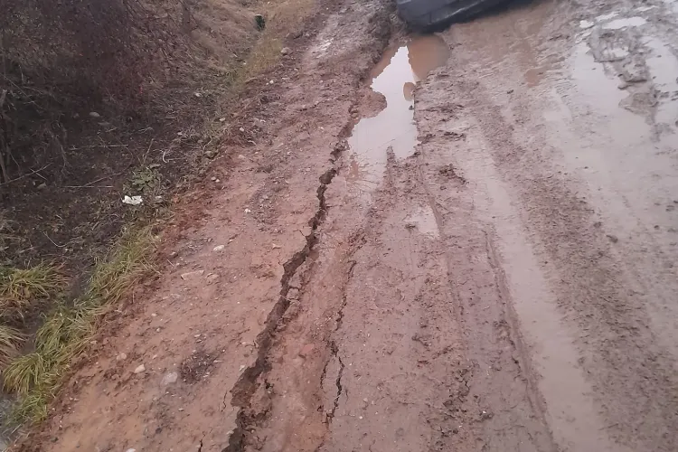 Un clujean s-a scufundat cu mașina în timp ce circula pe drum - FOTO