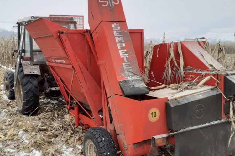 Cluj: Un bărbat de 30 de ani și-a prins mâna într-un utilaj agricol - FOTO