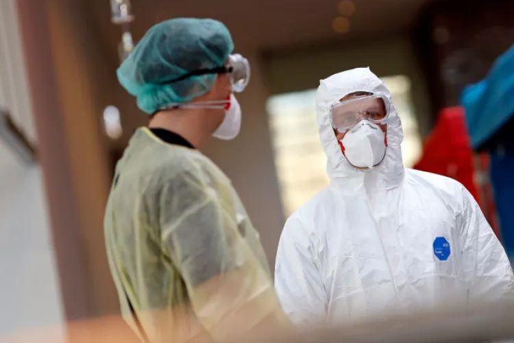 Aproape 10.000 de cazuri noi în România. Peste 200 de copii cu COVID sunt internați