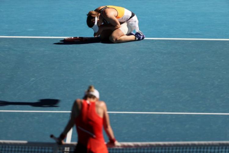 Calvar! Simona Halep eliminată la Australian Open, după un meci la peste 33 de grade: ”Nu pot să-mi mișc piciorul!”   