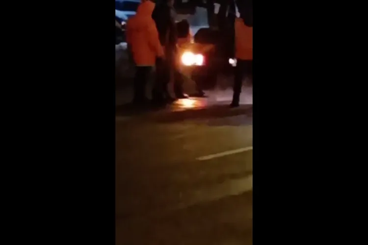 Asfaltare în Mănăștur, la ora 1.00, pe ninsoare și viscol - VIDEO