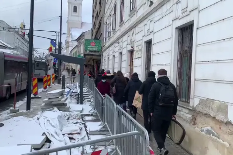 Mutarea stației de pe 21 Decembrie 1989 i-a înfuriat pe cei de la Liceul Brassai Samuel: Stația este la un metru de poarta liceului - VIDEO și FOTO