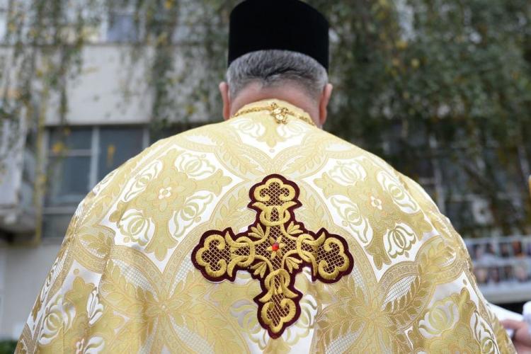 Un preot bolnav de COVID a mers cu Boboteaza într-un sat din Cluj. Se verifică în câte case a intrat
