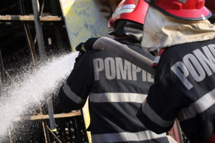 Incendiu devastator în Căpușu Mare! Pompierii au intervenit cu 3 autospeciale