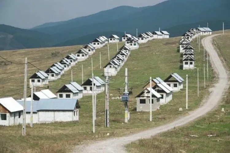 Într-o localitatea din România o casă costă 250 de euro. Care este explicația acestor prețuri