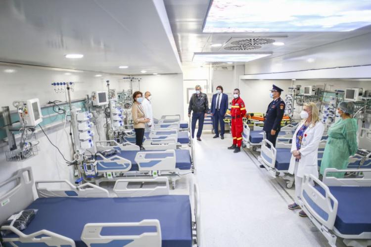 Cluj: Paturile COVID din spitale sunt ocupate în proporție de 42,7%. Când se va depăși 75%, toți elevii din județ trec în online
